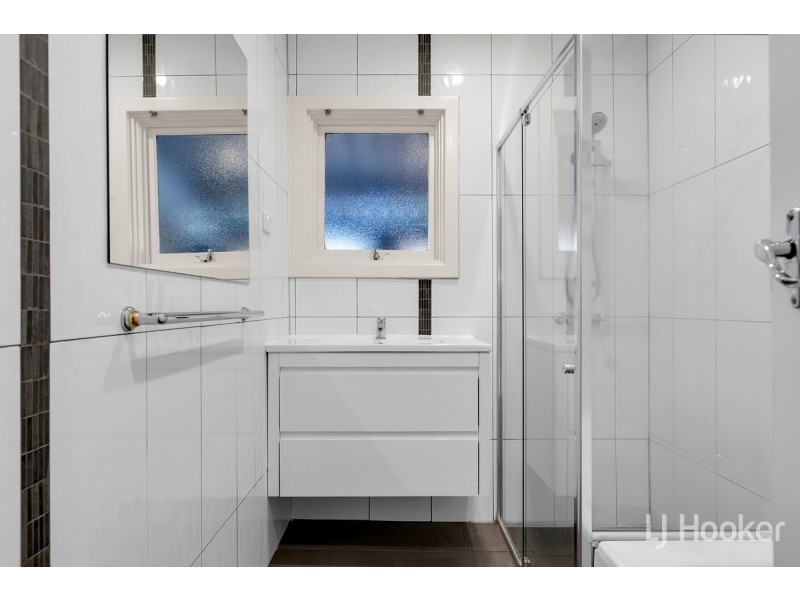 4 Burley Road, Elizabeth Vale SA 5112