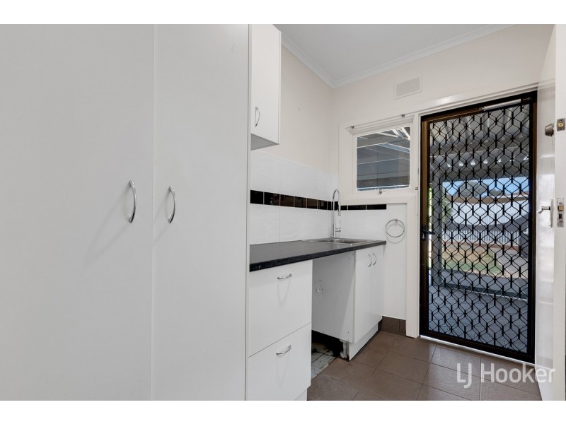 4 Burley Road, Elizabeth Vale SA 5112