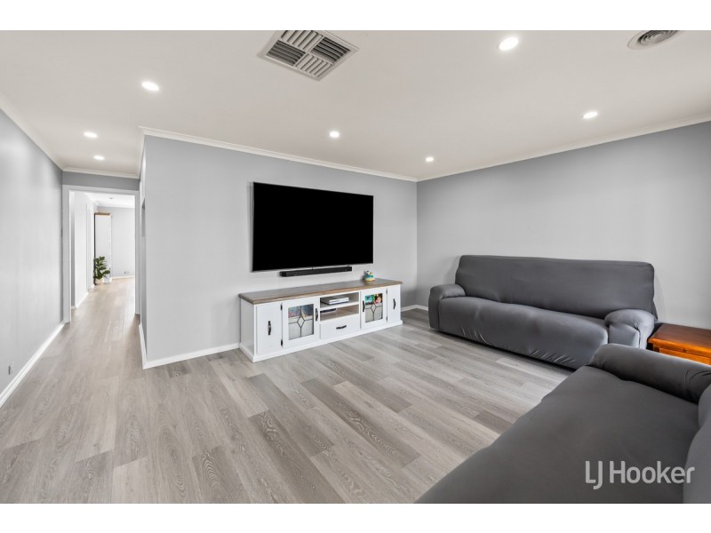 23 Enmore Drive, Craigmore SA 5114