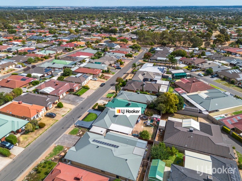 23 Enmore Drive, Craigmore SA 5114