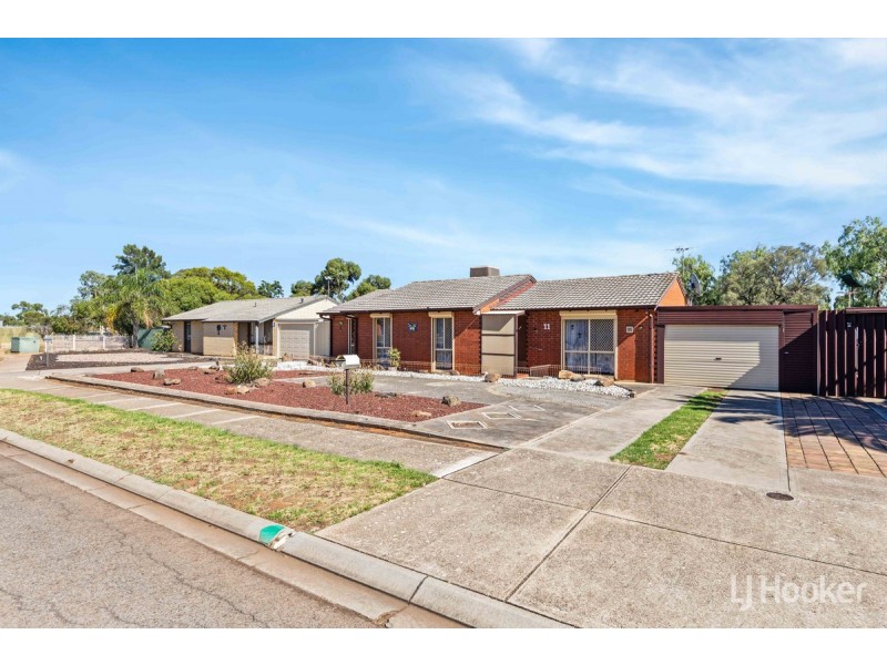 11 Adaluna Crescent, Smithfield SA 5114
