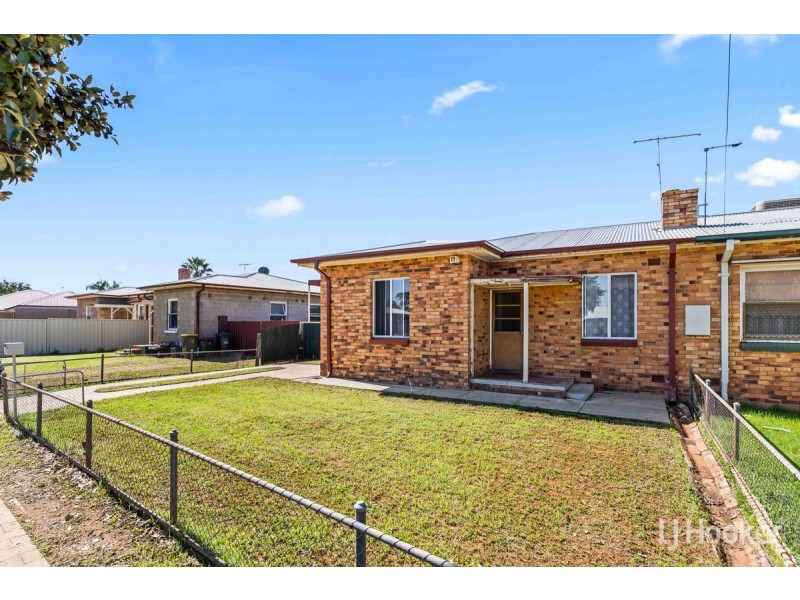 4 Hocking Street, Elizabeth Downs SA 5113