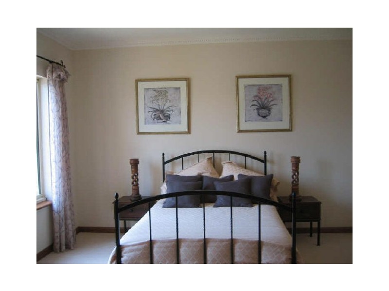 4 Pomarine Street, Mawson Lakes SA 5095