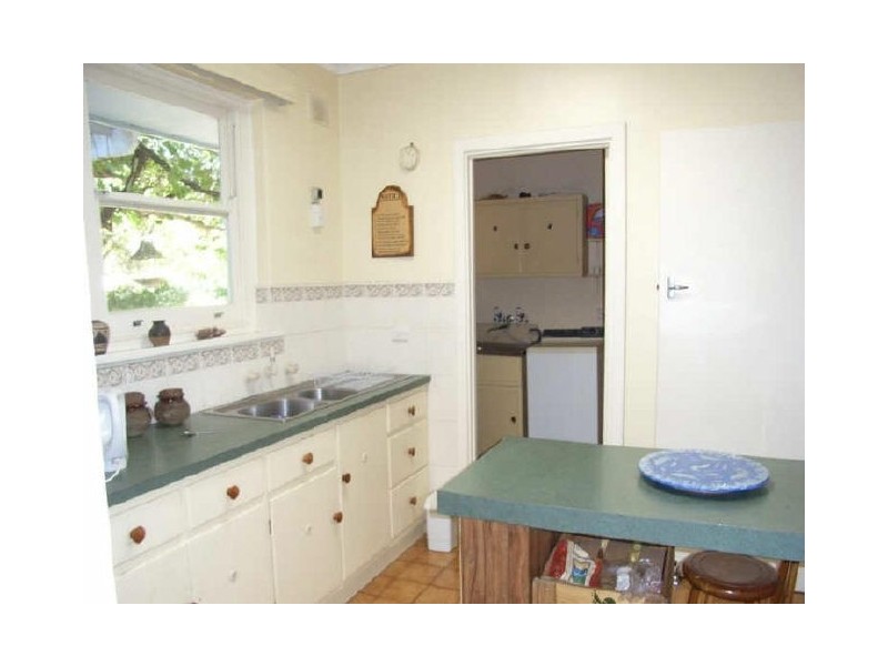 2 Longleat Road, Elizabeth Vale SA 5112