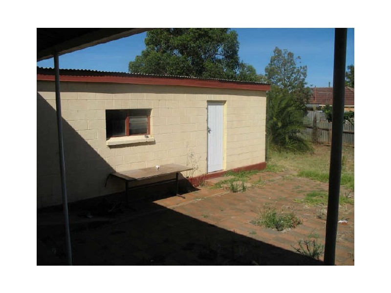 15 Crisp Road, Elizabeth Downs SA 5113