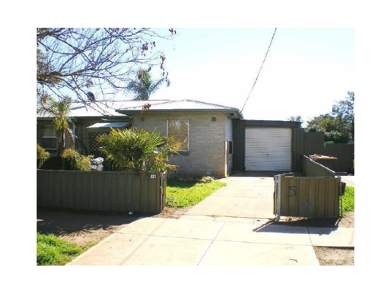 16 Roberts Crescent, Smithfield Plains SA 5114