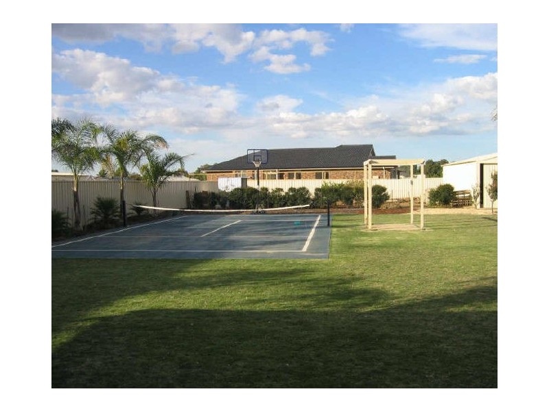 8 Lorenzo Court, Angle Vale SA 5117