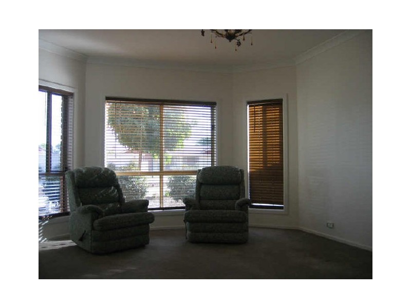 8 Lorenzo Court, Angle Vale SA 5117