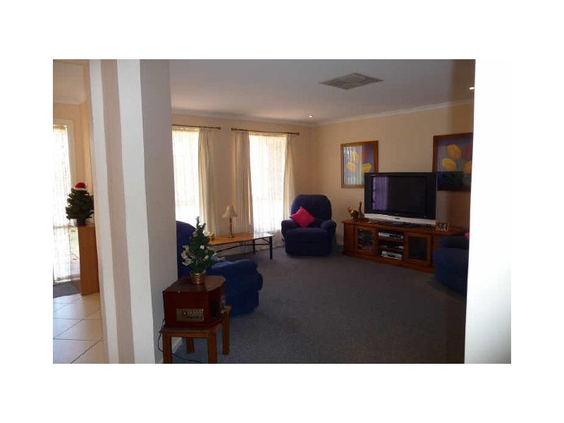 75 President Avenue, Andrews Farm SA 5114