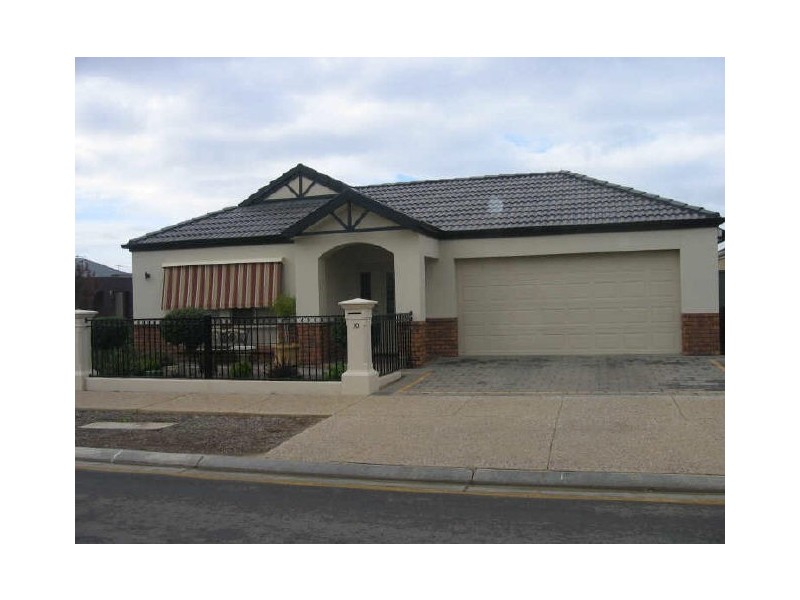 10 Shoalhaven Circuit, Mawson Lakes SA 5095