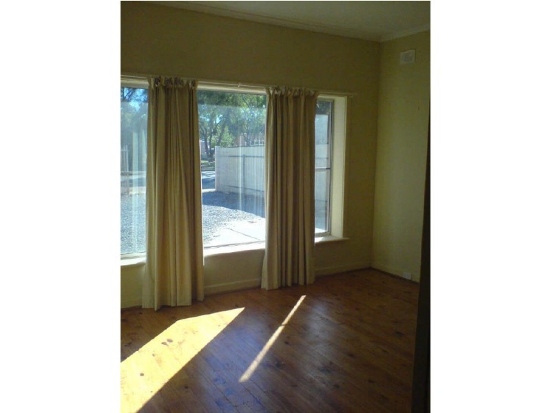 15 Kings Road, Salisbury Downs SA 5108