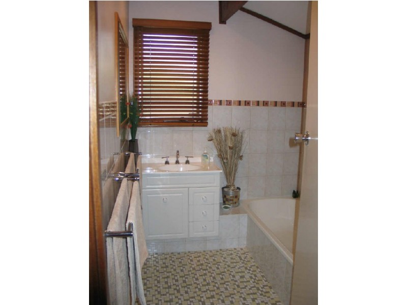 8 Haslam Crescent, Elizabeth Vale SA 5112