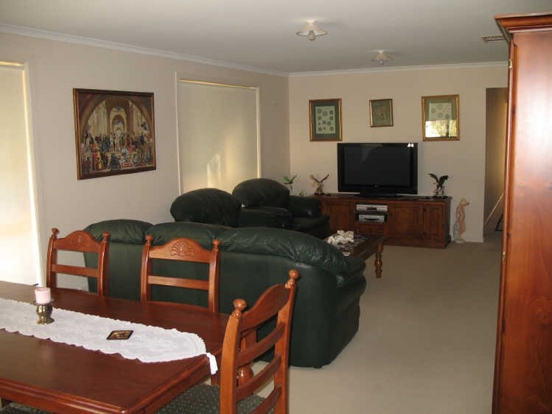 27 McGonigal Drive, Willaston SA 5118