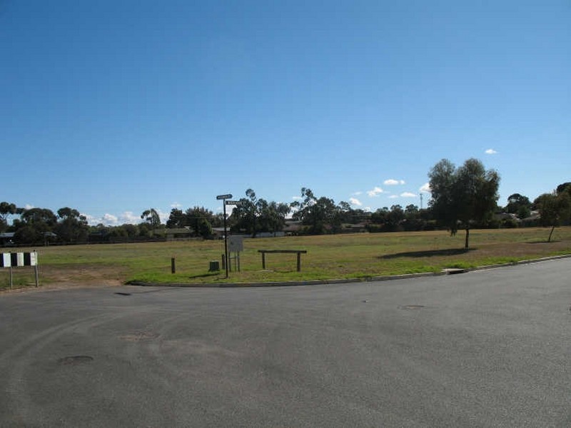 27 McGonigal Drive, Willaston SA 5118