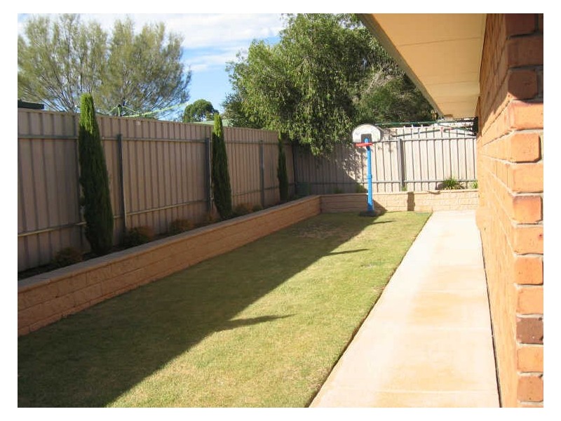 6 Reginald Parade, Craigmore SA 5114