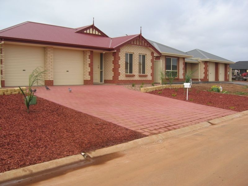 11 Strathmore Avenue, Smithfield SA 5114