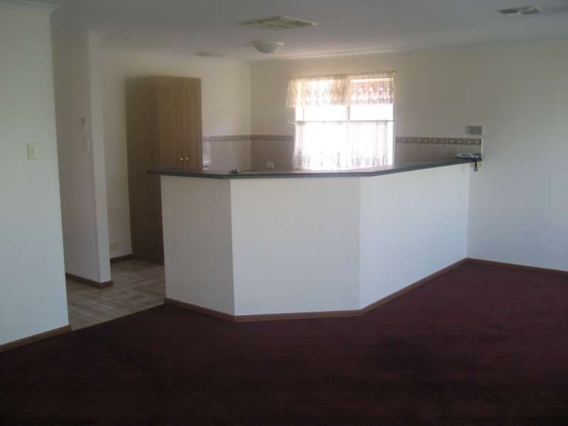 11 Cranmore Avenue, Craigmore SA 5114