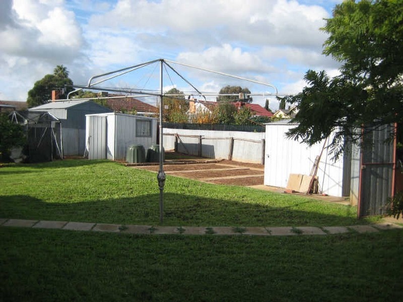 8 Atkinson Rd, Elizabeth Downs SA 5113