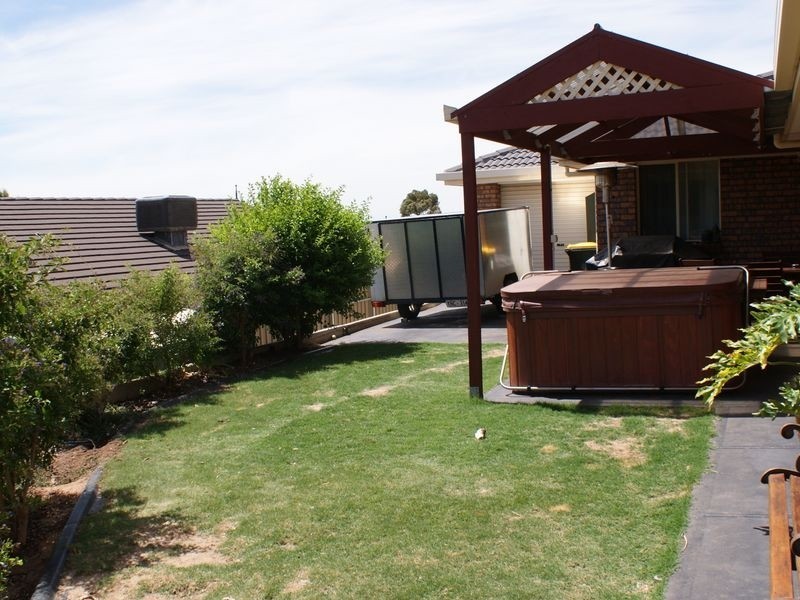 8 Hammond Close, Hillbank SA 5112