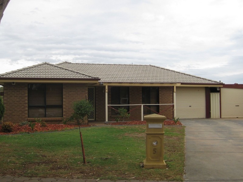5 Crown Crescent, Paralowie SA 5108