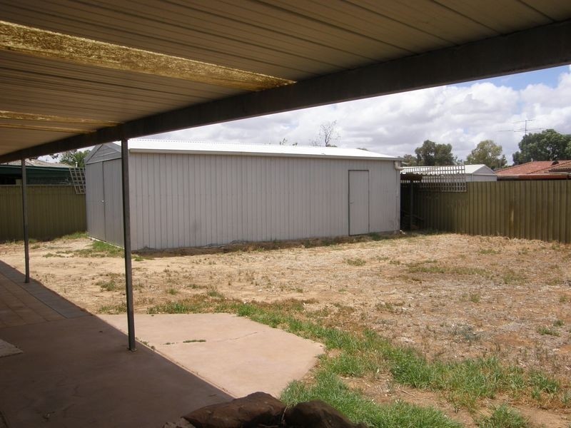 8 Alan Crescent, Burton SA 5110