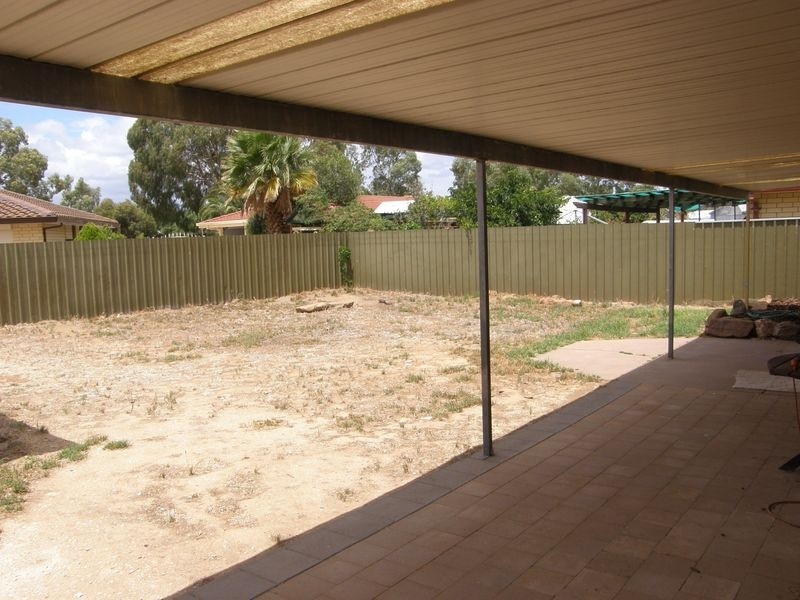 8 Alan Crescent, Burton SA 5110