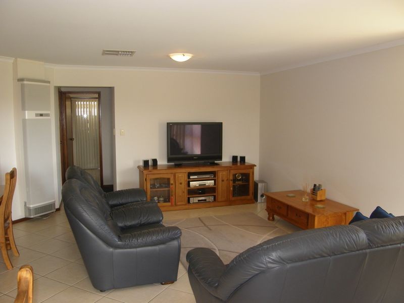 92 President Avenue, Andrews Farm SA 5114