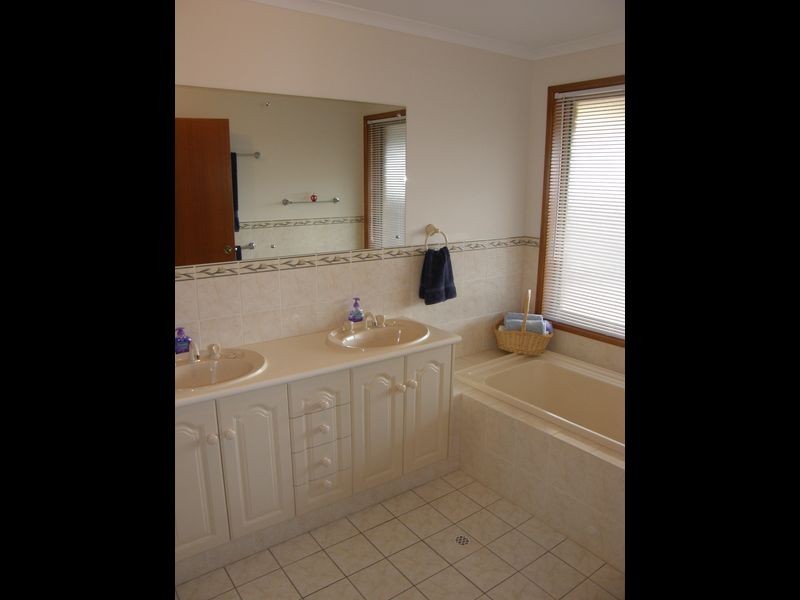 92 President Avenue, Andrews Farm SA 5114