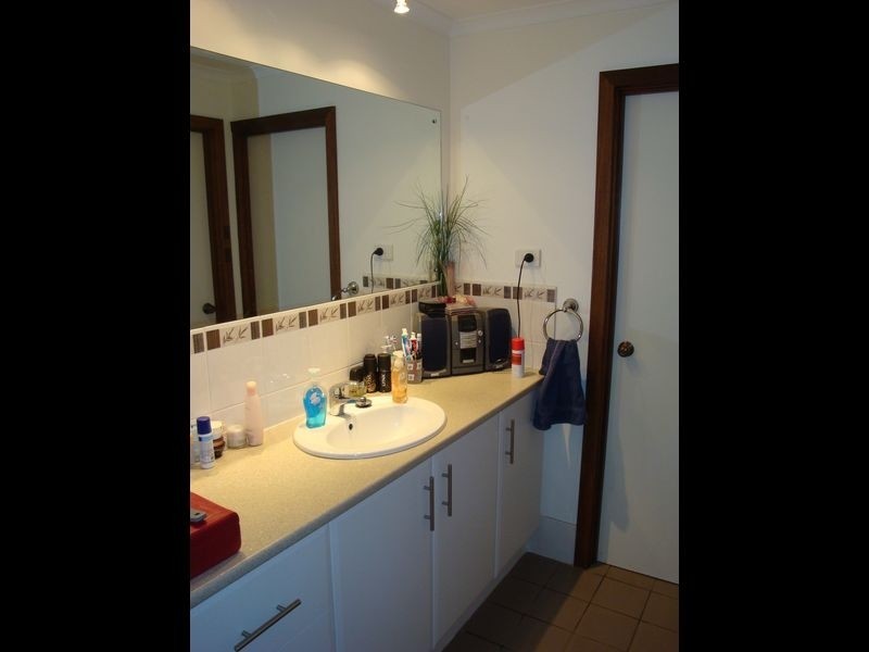 20 Commodore Parade, Andrews Farm SA 5114