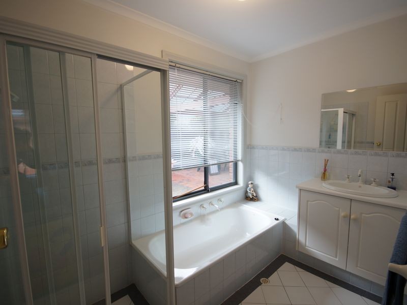 30 Cambridge Terrace, Hillbank SA 5112