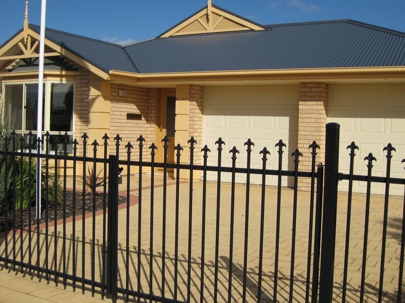 24 Strathaird Boulevard, Smithfield SA 5114