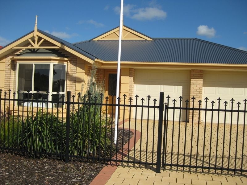 24 Strathaird Boulevard, Smithfield SA 5114