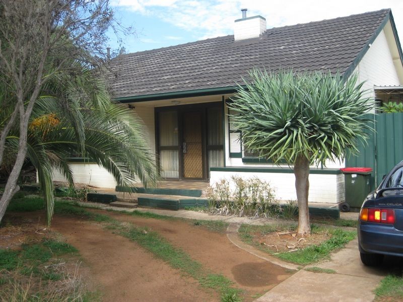 8 Wallace Road, Elizabeth Vale SA 5112