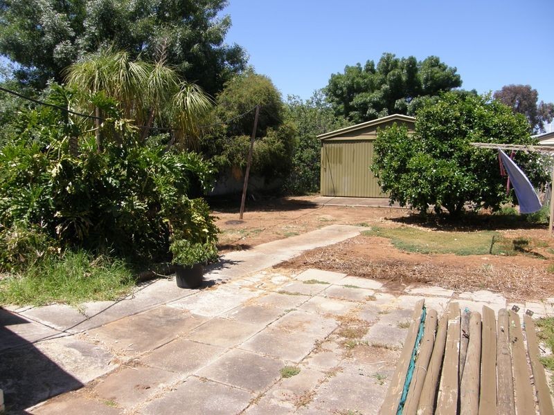 8 Wallace Road, Elizabeth Vale SA 5112