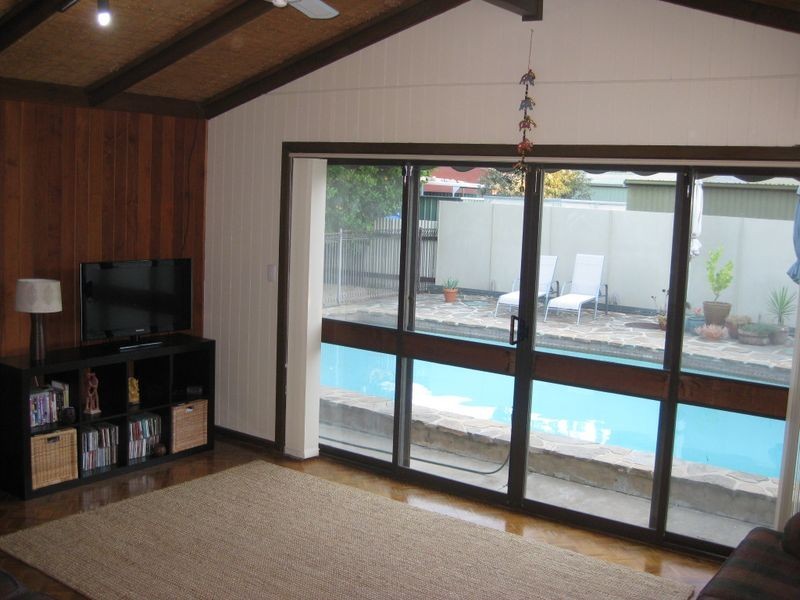 8 Haslam Crescent, Elizabeth Vale SA 5112