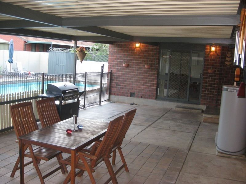 8 Haslam Crescent, Elizabeth Vale SA 5112