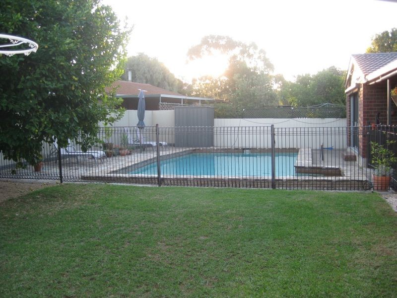 8 Haslam Crescent, Elizabeth Vale SA 5112