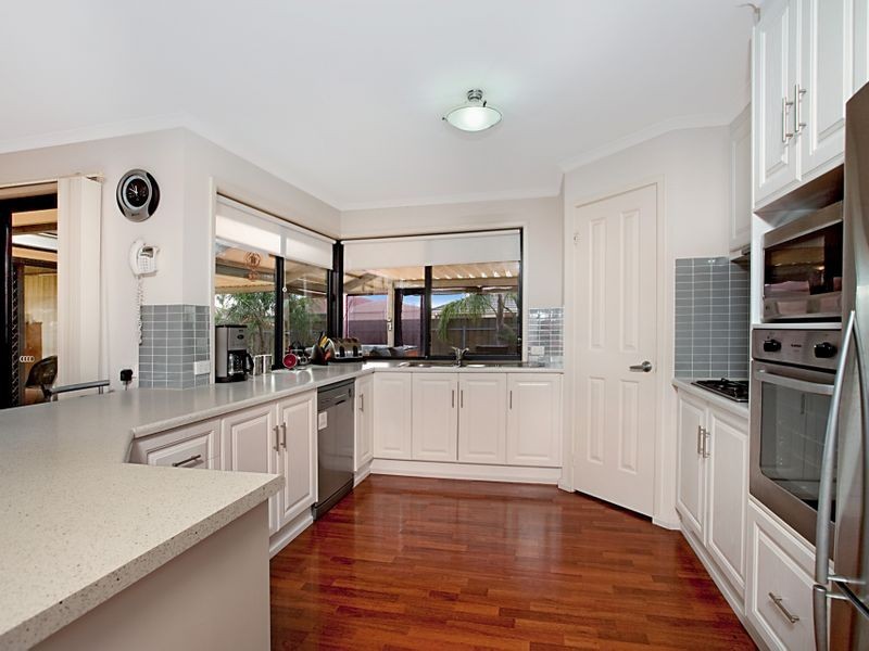 98 President Avenue, Andrews Farm SA 5114