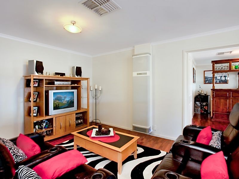 98 President Avenue, Andrews Farm SA 5114