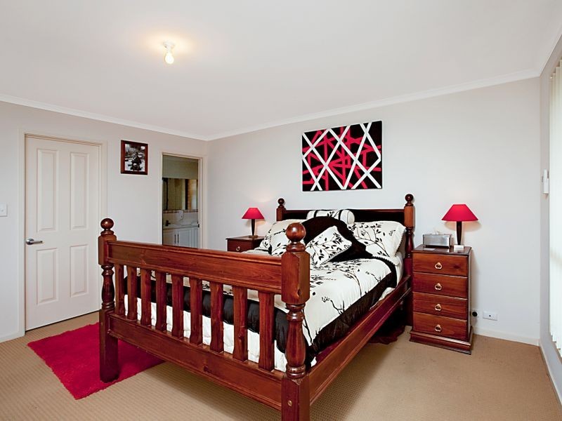 98 President Avenue, Andrews Farm SA 5114