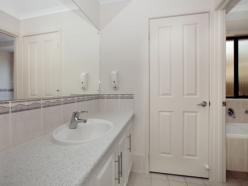 98 President Avenue, Andrews Farm SA 5114