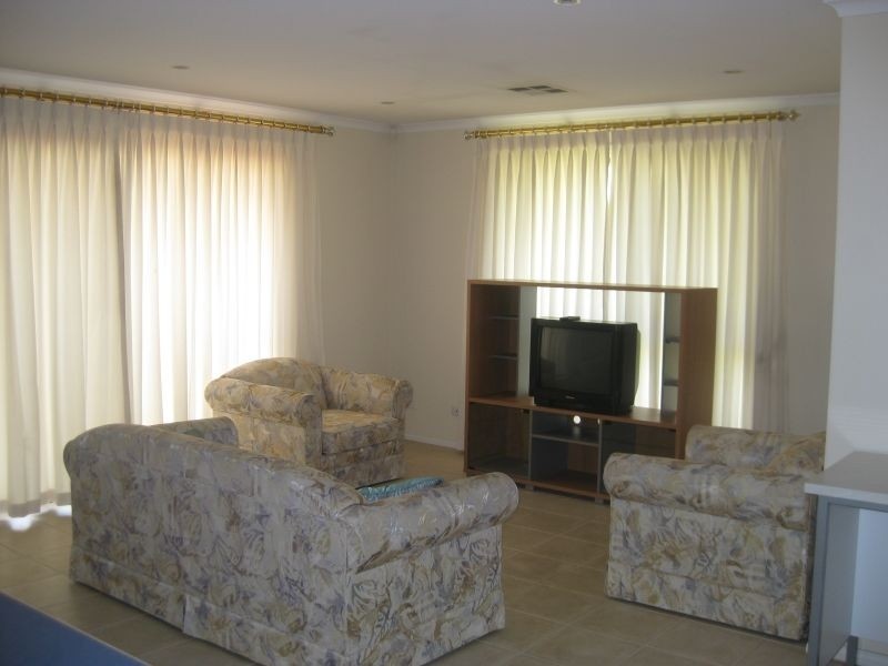 6 Strathaird Boulevard, Smithfield SA 5114