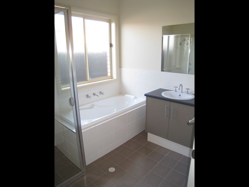 19 Lakeside Drive, Andrews Farm SA 5114