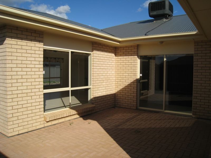19 Lakeside Drive, Andrews Farm SA 5114