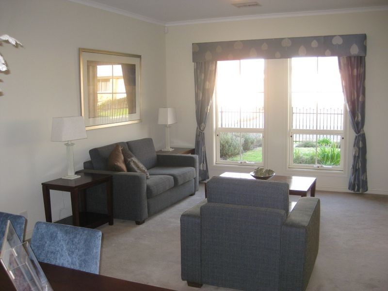 17 Arcadia Drive, Smithfield SA 5114