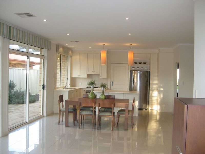 17 Arcadia Drive, Smithfield SA 5114