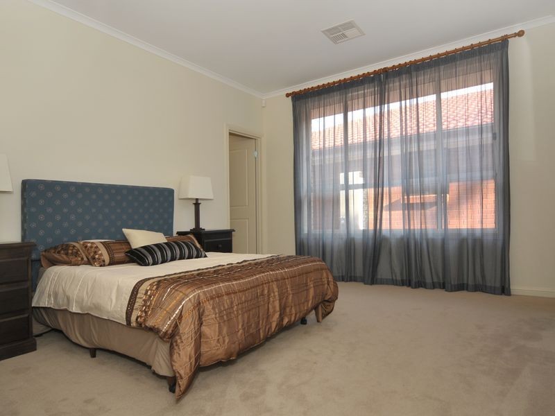 17 Arcadia Drive, Smithfield SA 5114