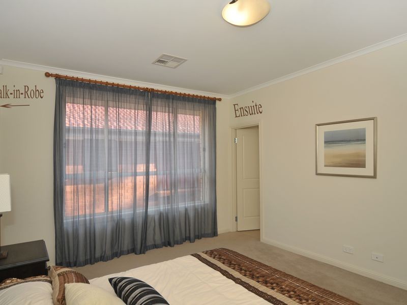 17 Arcadia Drive, Smithfield SA 5114