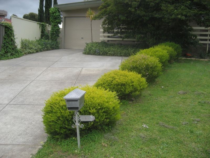 6 Domain Avenue, Para Vista SA 5093