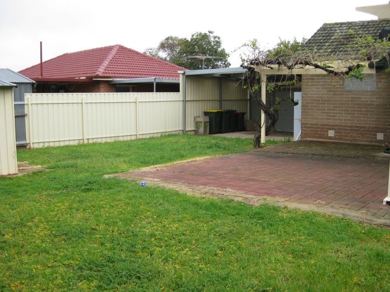 10 Robins Street, Elizabeth Downs SA 5113